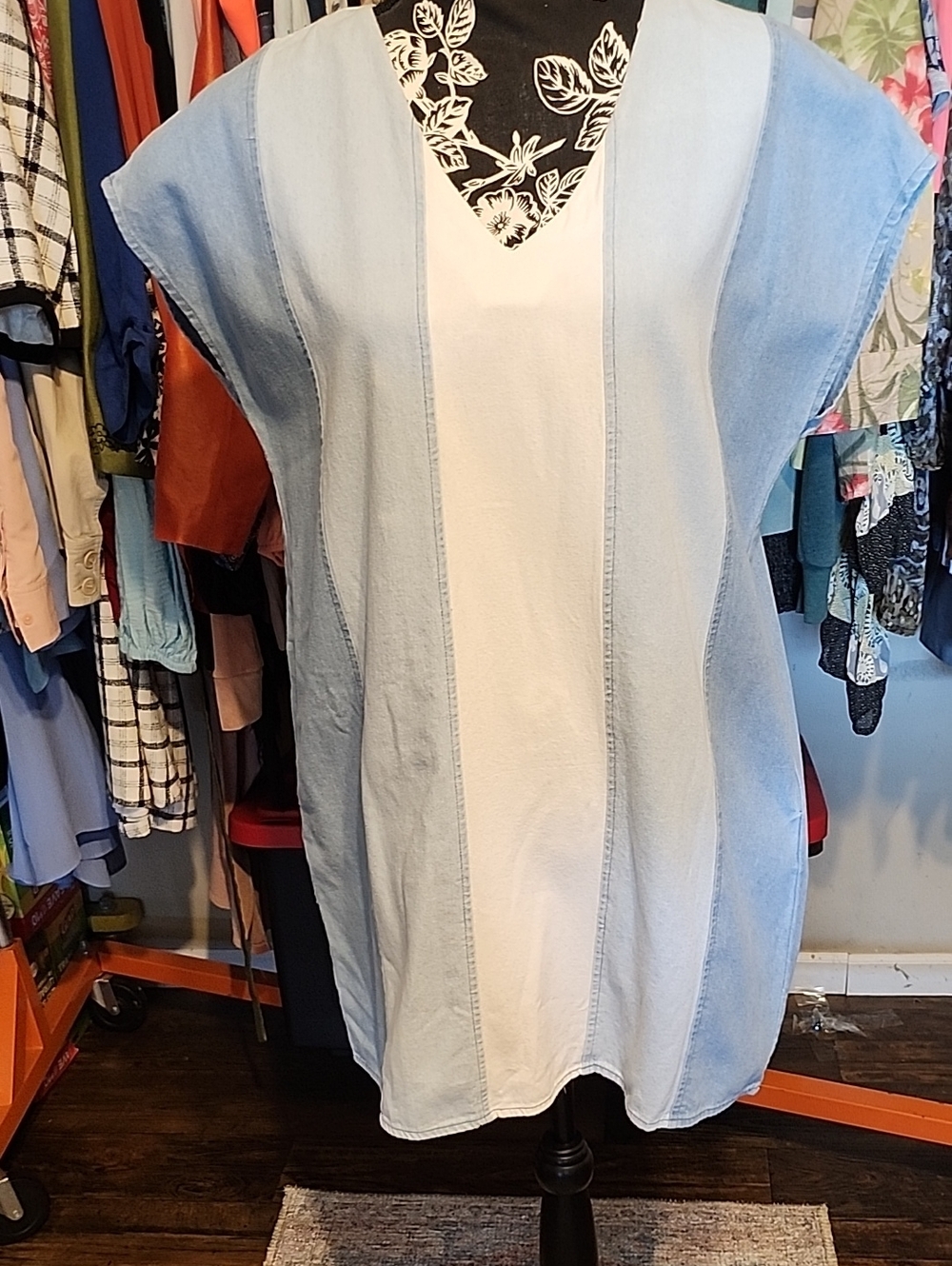 entro Two-Tone Light Blue and Cream V-Neck Tunic